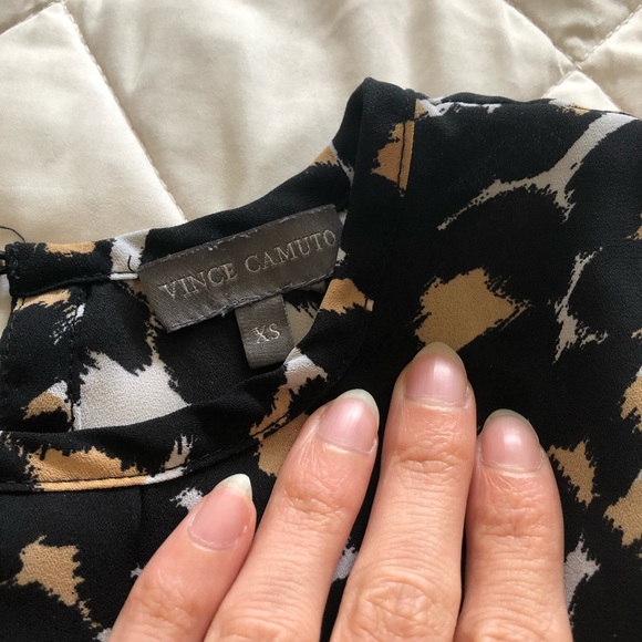 Vince Camuto Hi-low sleeveless leopard side slit - Picture 6 of 10